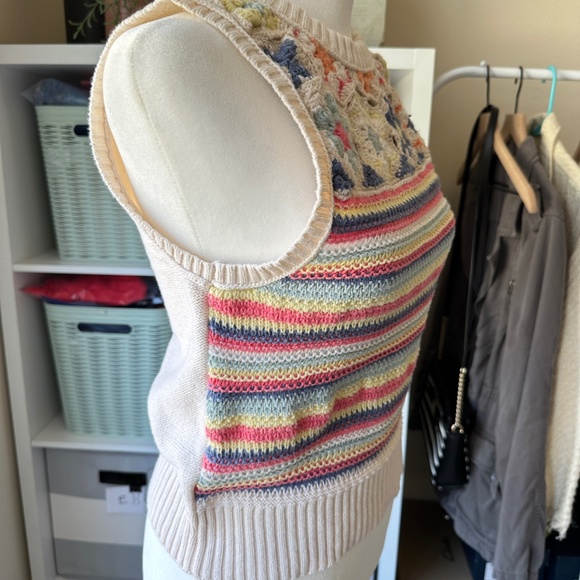 American Eagle | Crocheted Floral Vest size S - Picture 3 of 11